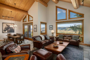 1 Game Room, 2 Living Areas, Views for Miles, Luxury Home